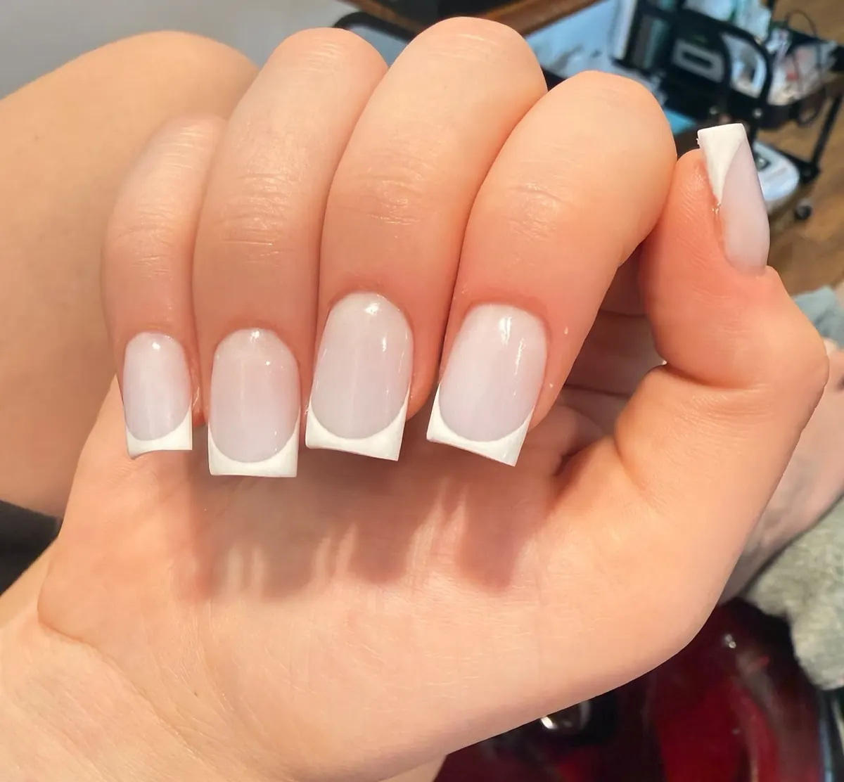 Klassische French Nails, kurz und eckig