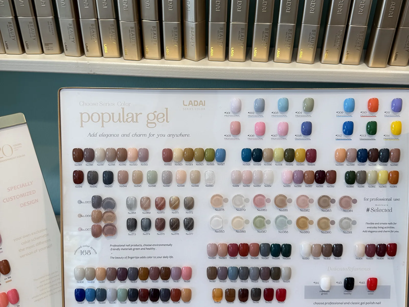 Farbkarte mit Gel-Farben zur Auswahl